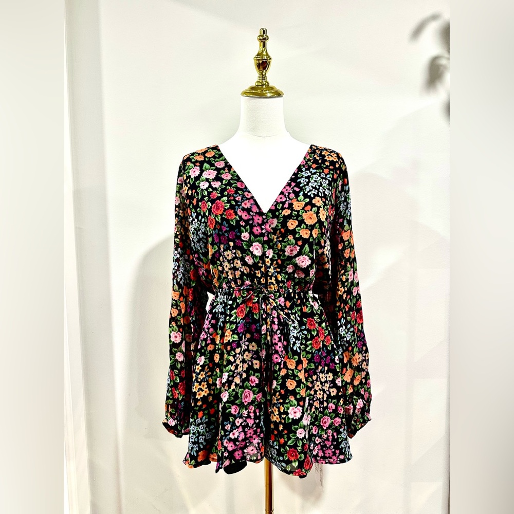 🌸NWT Yumi Kim Black Floral Romper Shorts long Sleeve, Mini, sz L 🌸